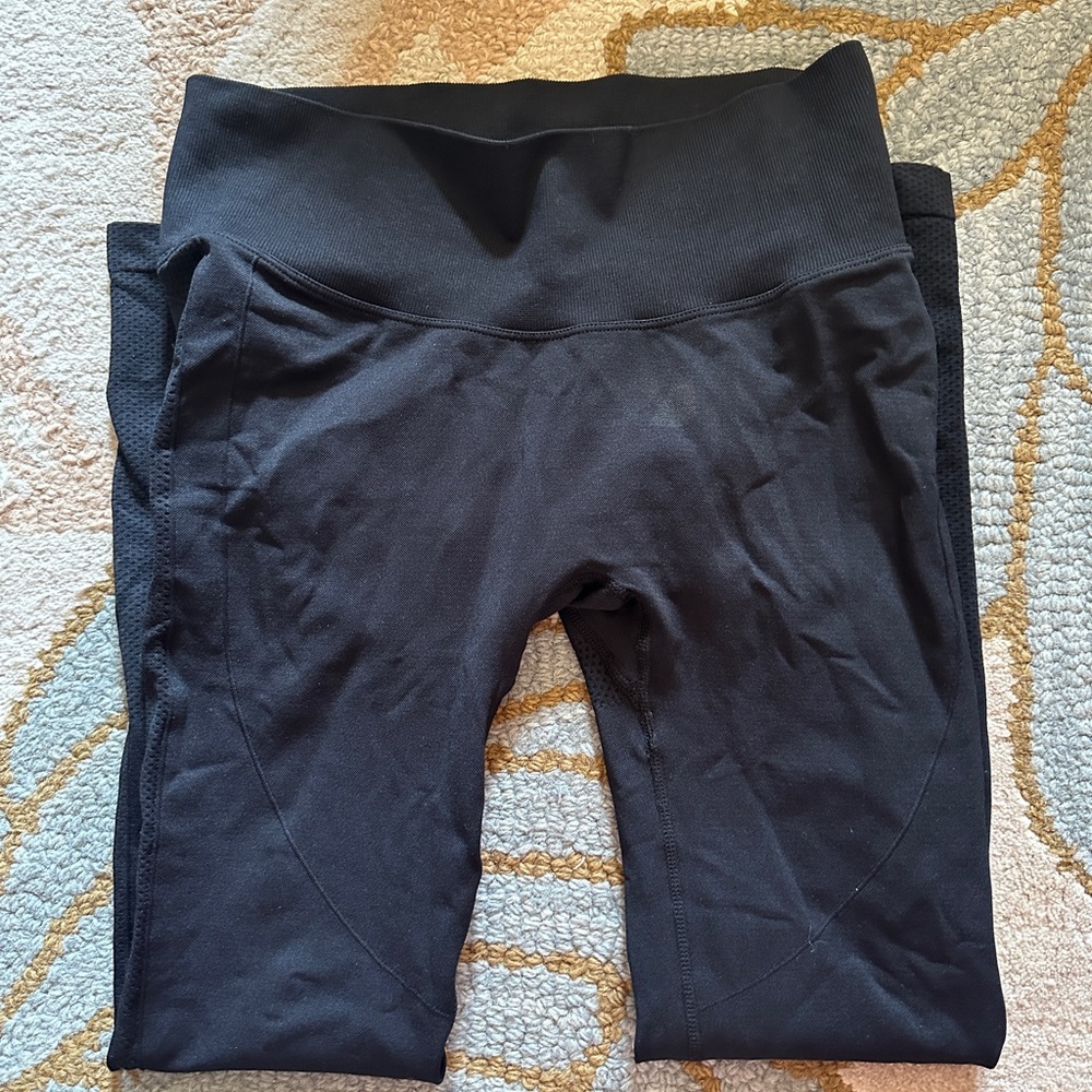 Black workout leggings